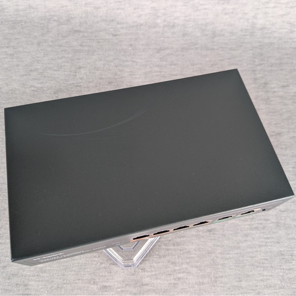 Mokerlink 4-Port 10/100 Mbps PoE + Switch - Picture 10 of 14